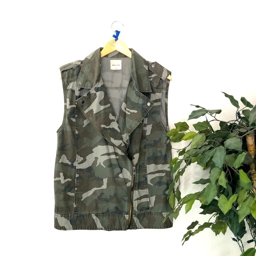 Silence and Noise Camo Vest With Floral Design